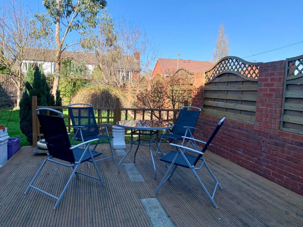 Somerford Place - 6 Beds - Sleeps 12 - Parks 2-3 Cars/Vans Willenhall Exteriör bild