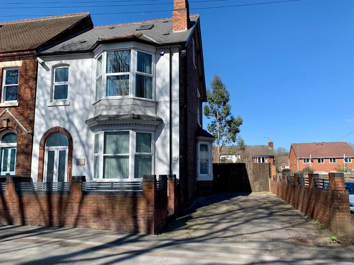 Somerford Place - 6 Beds - Sleeps 12 - Parks 2-3 Cars/Vans Willenhall Exteriör bild